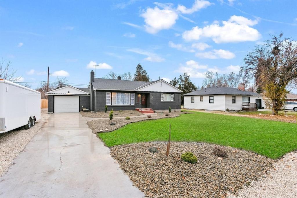 Cute Remodeled Midcentury Cottage On Boise Bench Exterior foto